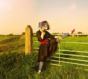 The Right Time to Read: On Multi-Tasking Readers. Text by Rita E. Gould